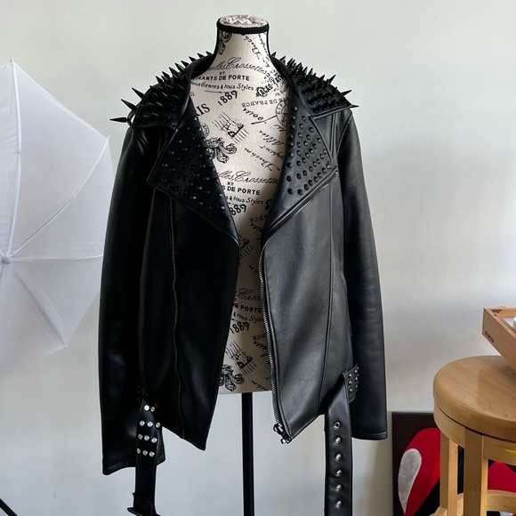 One of my fav leather jackets, it looks and feels expensive. A WHOLE statement! - Picture 5 of 5